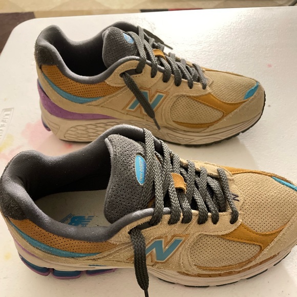 Im Selling my slightly used NEW BALANCE 2002R. These Sneakers are a Statement - Picture 2 of 4